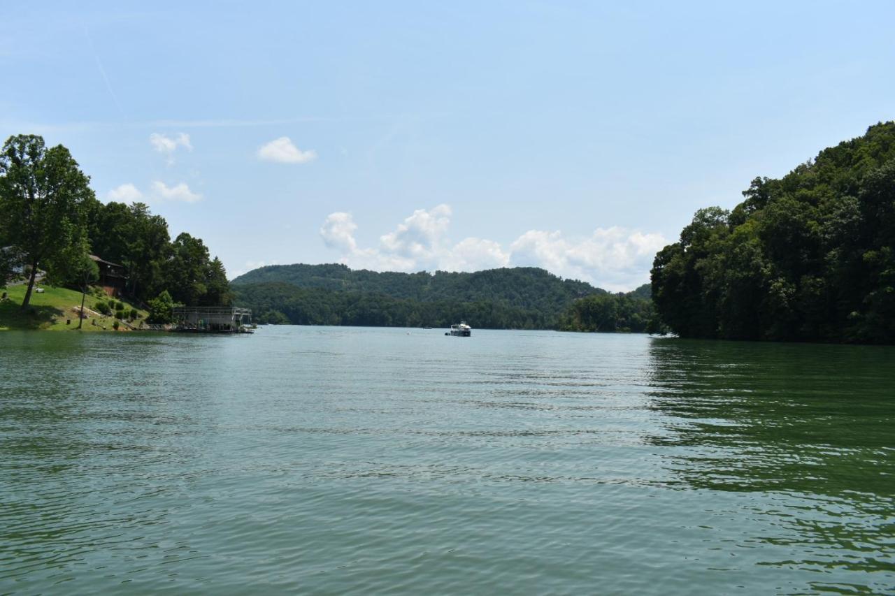 Tree Top Lodge - Gorgeous Lake Cabin With Hot Tub & Magnificent Views Of Forests And Mountains! Cabin Butler Exterior foto